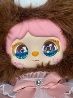Plush face patch with sparkling liquid-glitter eyes on pink belly