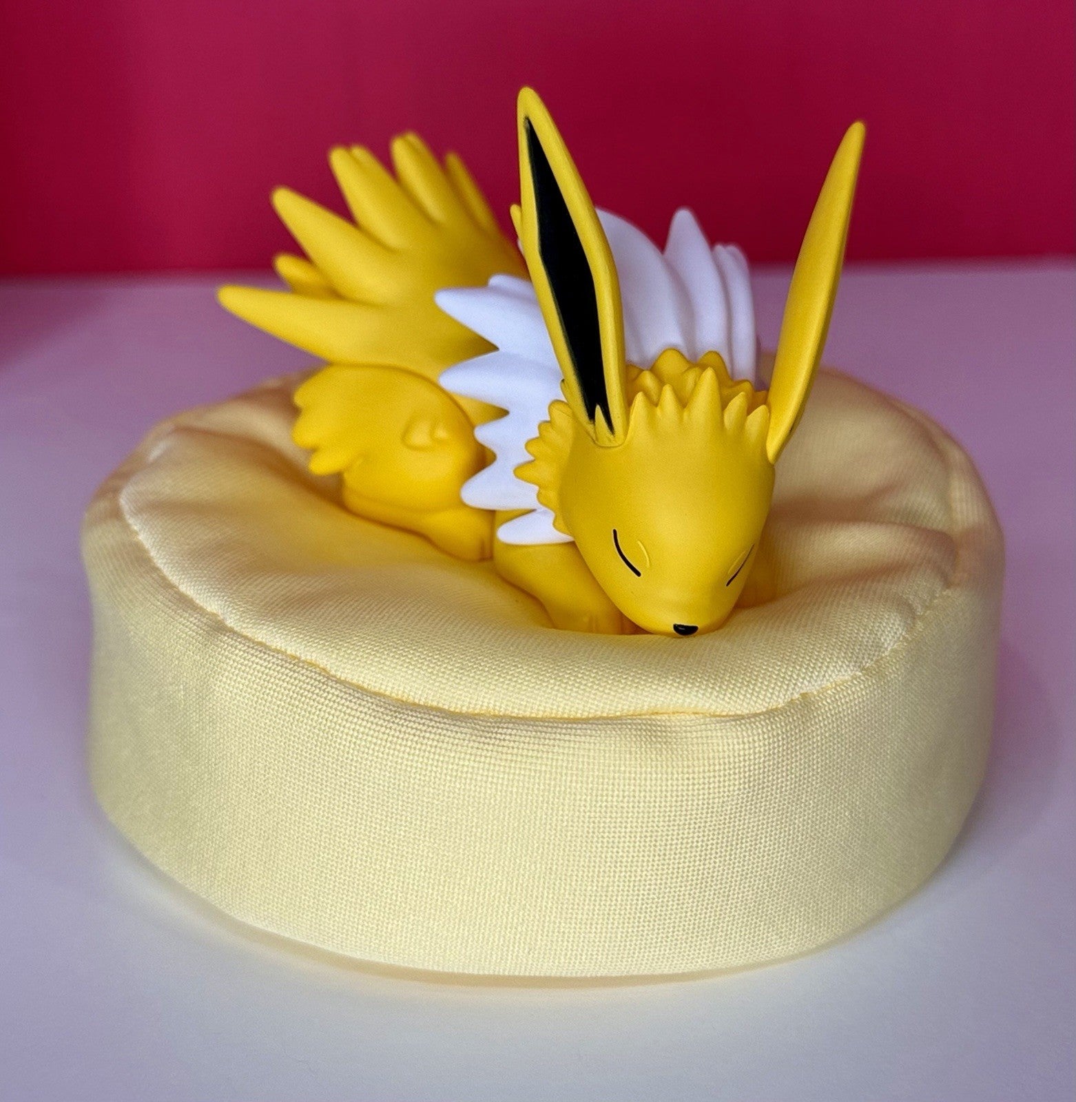 Hollybox Pokemon Eevee Evolutions Sweet Dreams Sleeping Figure - Choose Design