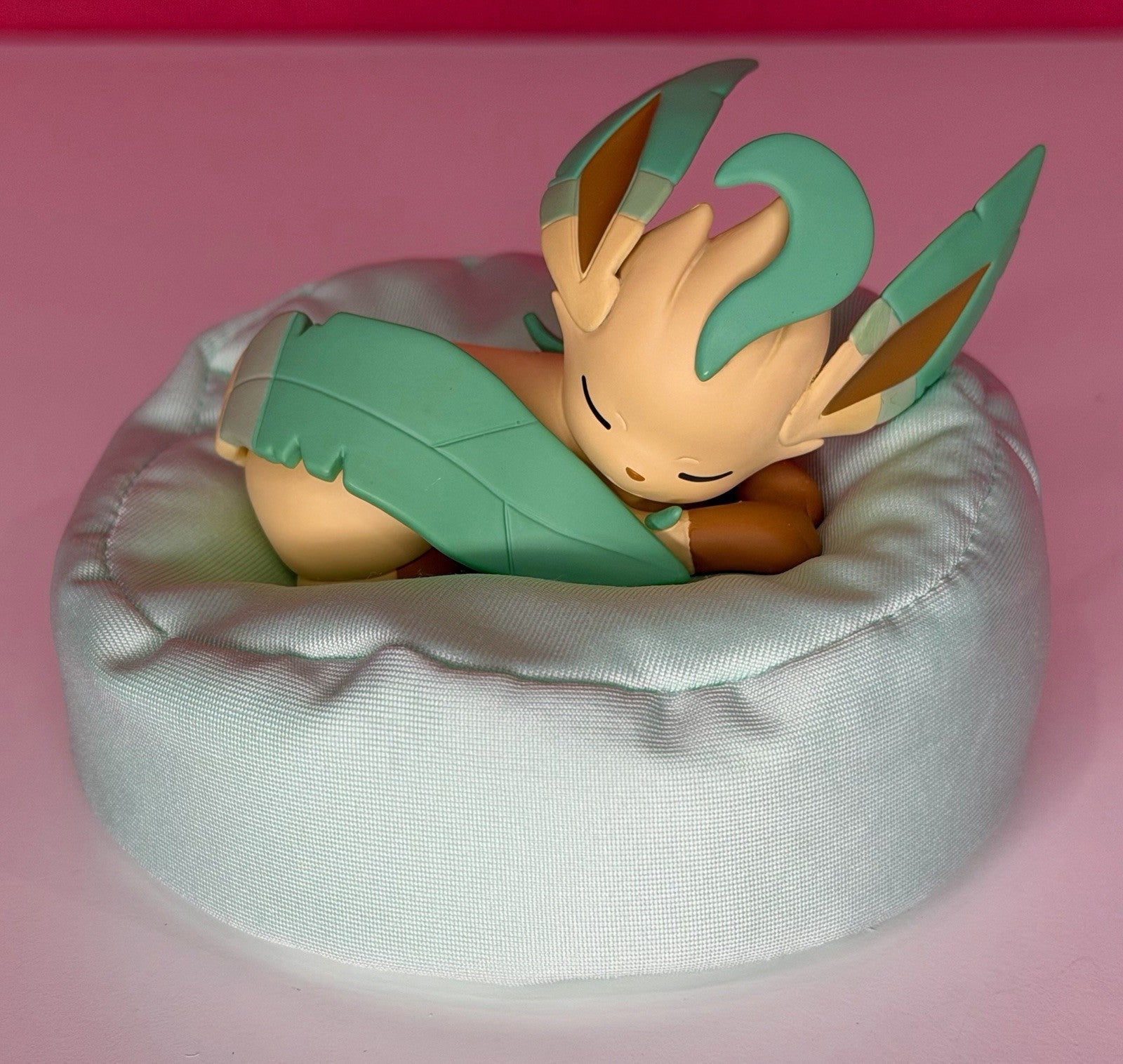 Hollybox Pokemon Eevee Evolutions Sweet Dreams Sleeping Figure - Choose Design