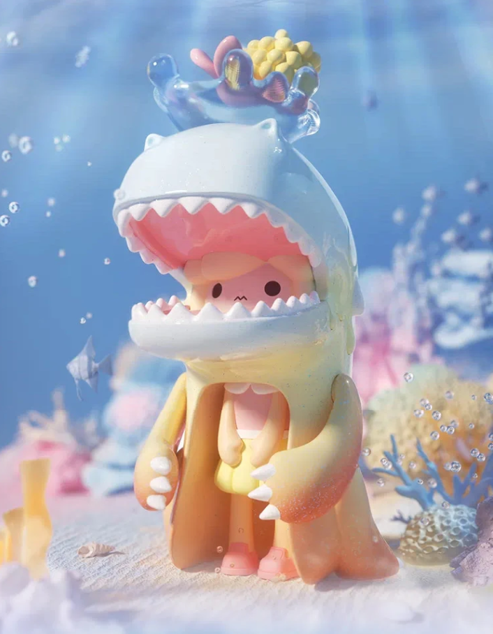 Umasou dream series collectible figure in white hood with pink accents, underwater-themed
